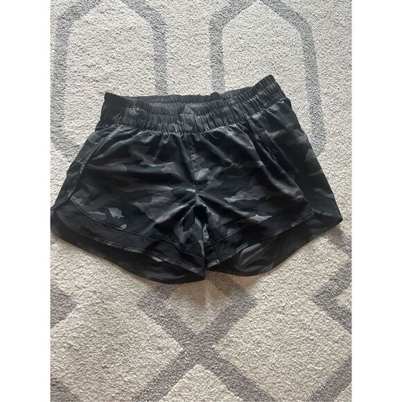 Athleta Printed Mesh Racer Run Shorts 4” Size XS - Picture 2 of 7